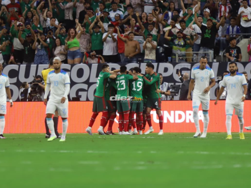 Así festejó la Selección Mexicana en el gol de Luis Romo en el primer minuto de juego. FOTO: Mauricio Ayala.