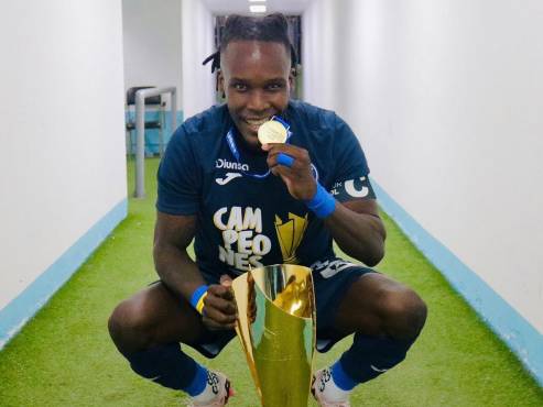 Rubilio Castillo se despidió del campeón Motagua y se marchó al Deportivo Pereira de Colombia.