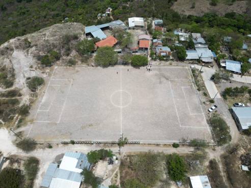 Este es el terreno donde se construirá la cancha sintética en Sabana Grande.