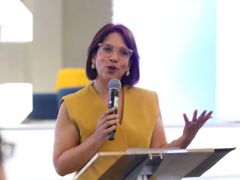 Rosalpina Rodríguez, presidente Ejecutiva de UNITEC, durante su participación en el evento.