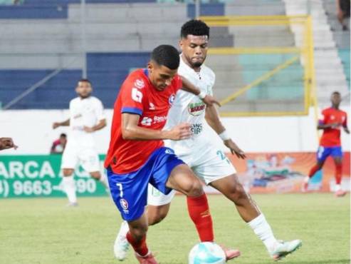 Platense está dominando a Olimpia en el primer tiempo en el Estadio Morazán. FOTOS: Mauricio Ayala | Edwin Romero.