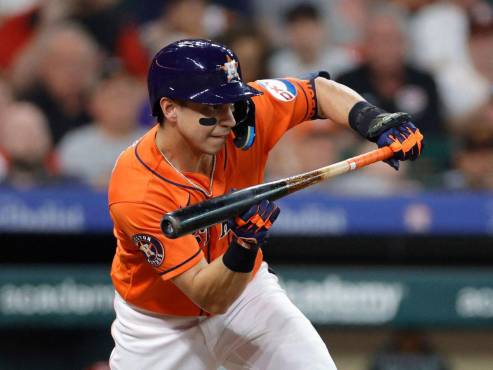 Mauricio Dubón volvio a la titularidad de la mejor manera.