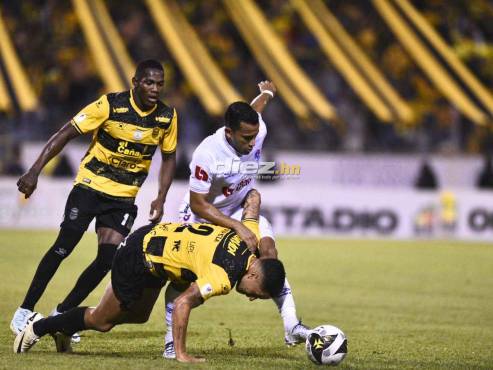 Real España venció 1-0 al Olimpia en la ida del repechaje del torneo Clausura. FOTOS: Héctor Edú | Neptalí Romero | Mauricio Ayala.