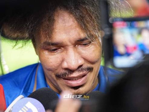 Rambo de León agradeció a todos los hondureños por el apoyo brindado en su carrera futbolística. FOTO: Mauricio Ayala.