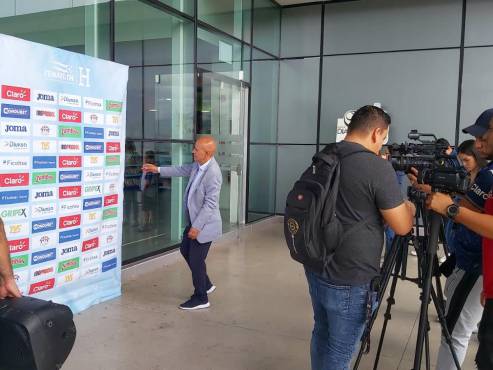 Reinaldo Rueda en su arribo al país: “Es una felicidad y una bendición de Dios volver a Honduras”