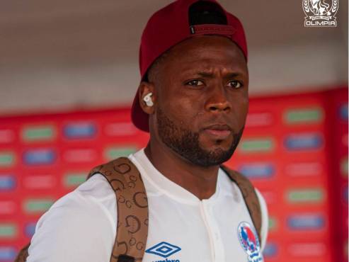 Yustin Arboleda va de titular con Olimpia ante Port Layola.