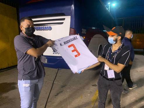 Isaí junto al periodista de DIEZ, Omar Gutiérrez. Foto: Mauricio Ayala.