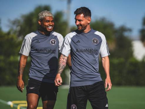 Josef Martínez compartiendo con Lionel Messi en un entrenamiento del Inter Miami cuando el venezolano militaba en el equipo de Florida.