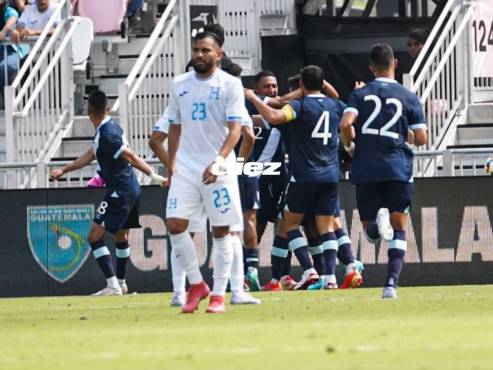 Así celebró Guatemala el gol del empate ante Honduras. FOTO: Mauricio Ayala.