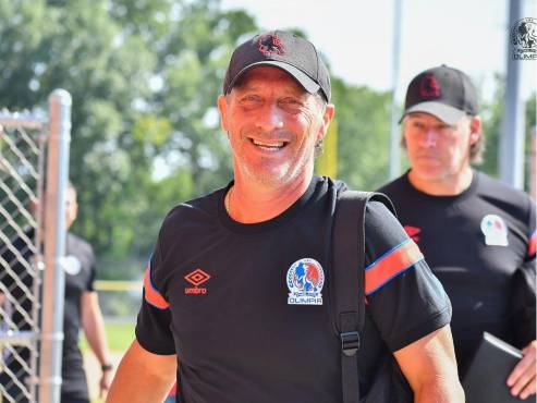 Pedro Troglio comandó la llegada de Olimpia al Palasades HS Field de Charlotte.