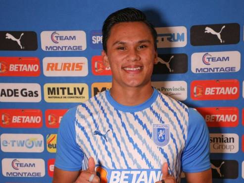 Denil Maldonado en su presentación oficial con los colores del Craiova de la primera división de Rumania.