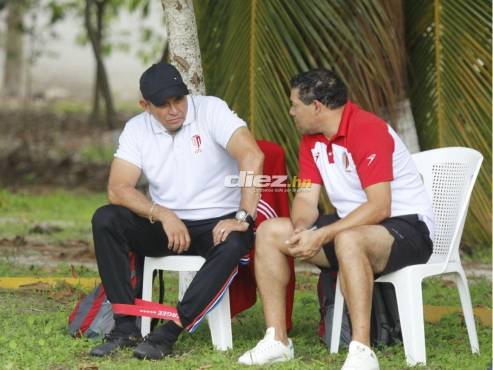 Olivas charló con DIEZ y dio sus puntos de vista sobre el fútbol hondureño. FOTO: Neptalí Romero.