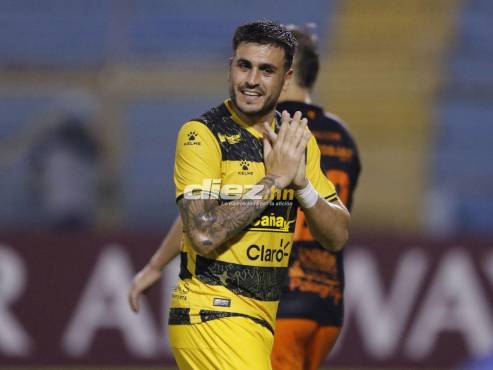 El argentino anotó tres goles en 20 minutos con el Real España ante Águila de El Salvador. FOTO: Neptalí Romero.
