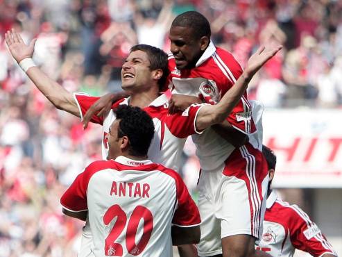 Maynor Suazo cuando ascendió con el Colonia de Alemania.