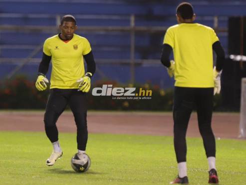 Buba López y Onan Rodríguez en el entrenamiento de porteros previo al duelo ante Victoria. FOTO: Neptalí Romero | Mauricio Ayala.