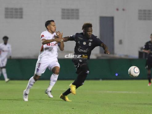 Edwin Rodríguez salió expulsado en el minuto 35 del primer tiempo. FOTO: Emilio Flores.