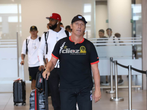 Pedro Troglio estalló tras aterrizar en Honduras luego de la debacle de Olimpia en el Estadio Jalisco de Guadalajara. FOTO: Marvin Salgado.
