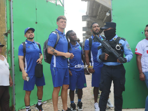 Los jugadores del Olancho FC a su llegada al Estadio Juan Ramón Brevé de Juticalpa. FOTO: Alex Pérez.