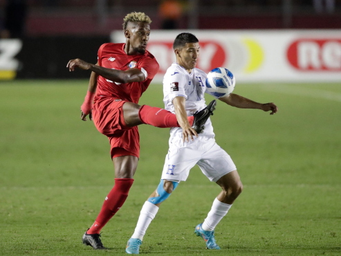 Kevin López en un partido contra la Selección de Honduras ante Panamá.