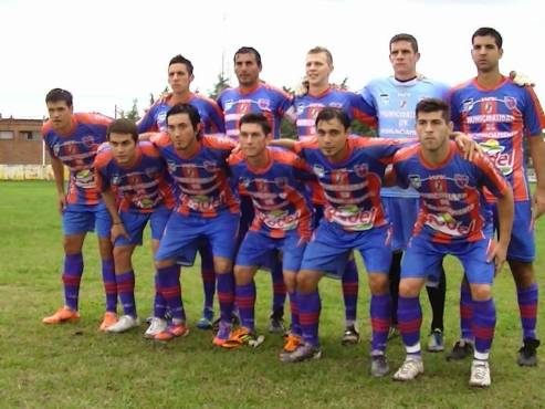 Jonathan Rougier con los colores del club Defensores de Pronunciamiento.