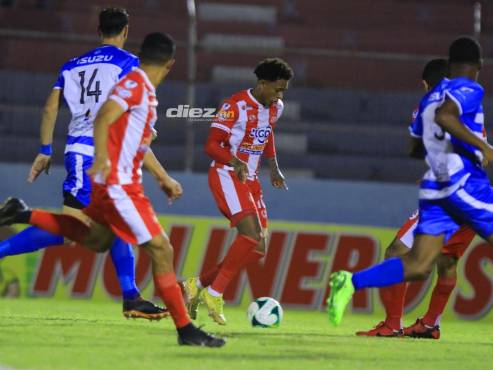 Victoria y Vida aburren en un clásico donde hubo más patadas que fútbol; empate sin goles en La Ceiba