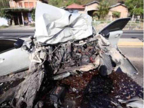 Así quedó el carro de Rubén Matamoros tras la fuerte colisión a la altura de Zambrano en el departamento de Francisco Morazán.