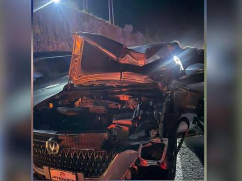 Así quedó el carro del futbolista de Motagua luego del accidente que sufrió en la carretera.