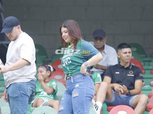 Las bellas chicas del Marathón dijeron presente en el estadio Yankel Rosenthal de SPS. FOTO: Neptalí Romero.