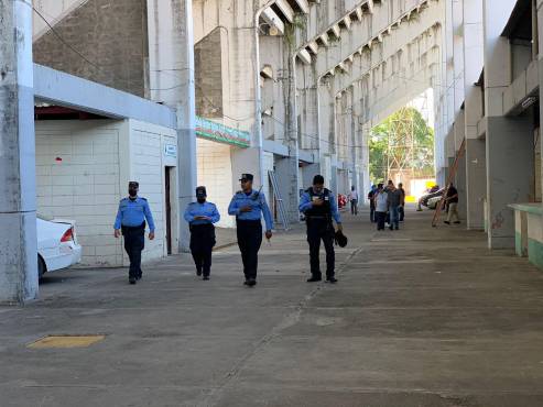 Operativo de seguridad: Policía Nacional y Real España instalan cámaras en el Morazán para controlar a los revoltosos en el clásico sampedrano