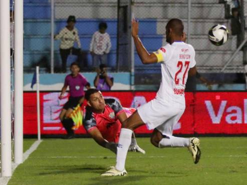 Olimpia, con un partido muy gris, derrota a un Olancho FC que lo metió en aprietos; se sube al liderato