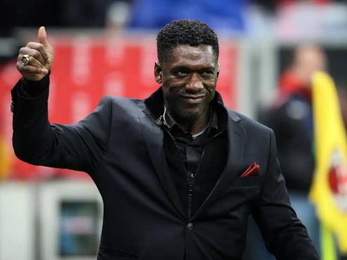 Clarence Seedorf cargó contra la UEFA en la misma ceremonia del Balón de Oro.