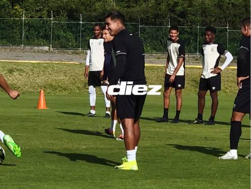 Michaell Chirinos bromeó con sus compañeros de equipo tras ser nominado al Premio Puskas.