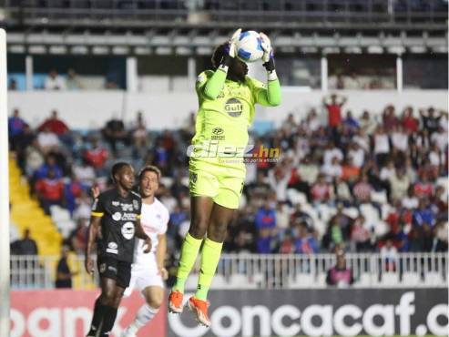 El CAI se fue con las manos vacías del Estadio Nacional Chelato Uclés. FOTO: David Romero.