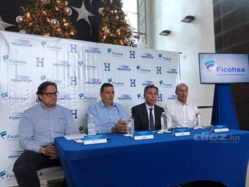 Dirigentes de la Fenafuth durante la presentación de la boletería desde Tegucigalpa. Foto Ronald Aceituno.