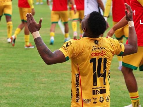 El hondureño que vive momento de gloria en Guatemala a base de goles, pero que roza el descenso con Medford como técnico