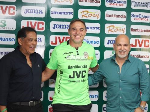 La “Tota” Medina fue presentado como nuevo director técnico del Marathón. FOTO: Mauricio Ayala.