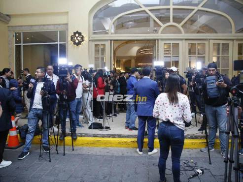 Siempre que México visita Honduras, los alrededores del hotel de concentración es bien concurrido.