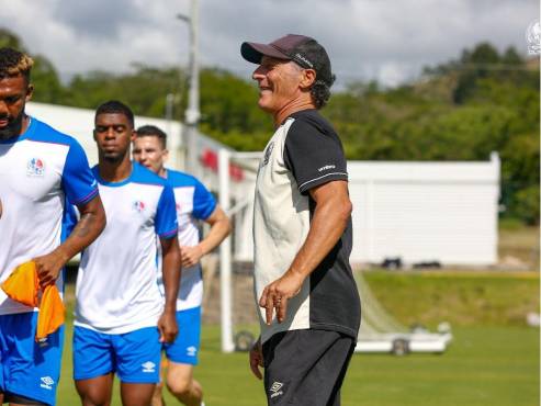 Pedro Troglio regresa a los banquillos de Olimpia para el duelo ante Lobos UPNFM.