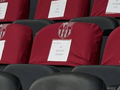 El portero Wojciech Szczesny tiene su asiento reservado para ver al Barcelona ante el Young Boys. Foto: Victor Navarro