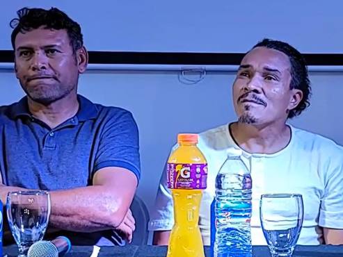 Rambo de León llora en el evento donde anunció su partido de despedida: “Fue muy difícil no verme con la 10 en el Mundial de Sudáfrica”