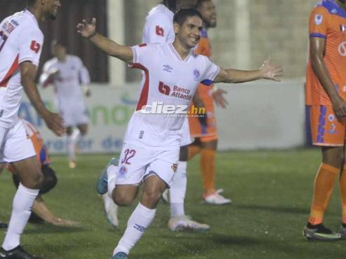 Así festejó Carlos Pineda el golazo para Olimpia ante Lobos UPNFM en Choluteca. FOTO: Alex Pérez.