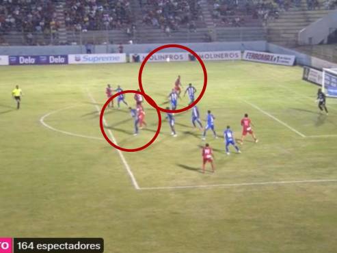Horror arbitral en La Ceiba: Así fue el controversial gol anulado al Vida en el derbi ante Victoria, ¿qué señalaron?