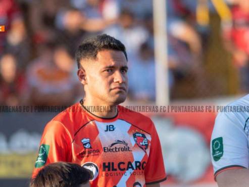 En febrero de 2023 Roger Rojas anunció su retiro del fútbol vistiendo los colores del Puntarenas de Costa Rica.