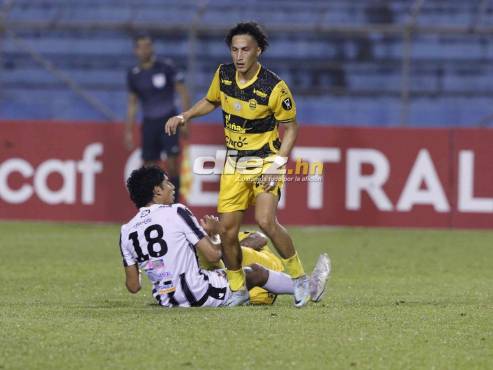 El partido entre Real España-Diriangén se mantiene friccionado en el Olímpico de San Pedro Sula. FOTO: Neptalí Romero.