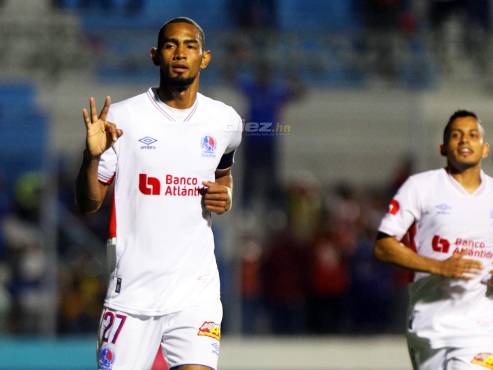 Olimpia le endosa paliza de escándalo a Marathón y Troglio impone nuevo récord de puntos en Honduras