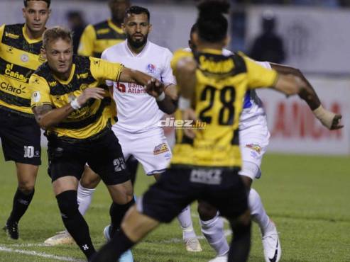 Real España y Olimpia siguen empatando en el estadio Olímpico de SPS. FOTOS: Neptalí Romero | Héctor Edú.