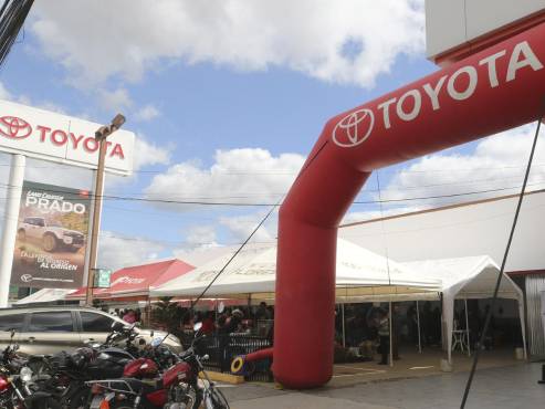 El Bazar Ruta 360 reunió una amplia variedad de productos y servicios creados por colaboradores emprendedores de Grupo Flores.