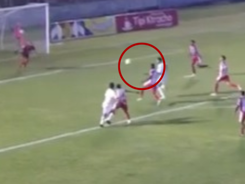 Yan Maciel prendió el balón de forma magistral para el 0-2 final de Olimpia ante Vida en La Ceiba.