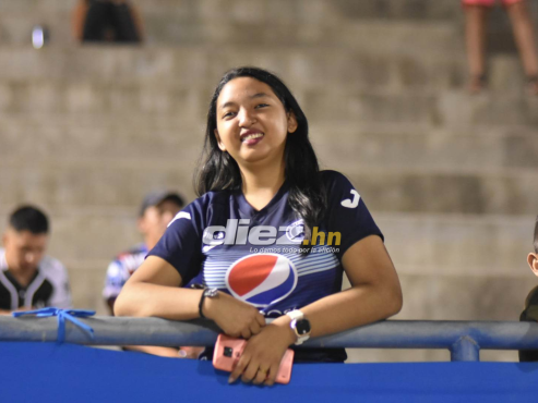 Las hermosas chicas se hicieron presente en el Estadio Emilio Williams de Choluteca. FOTO: José Anibal Vázquez.