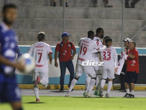 Así celebró Olimpia el gol ante Cartaginés en el Nacional. (FOTO: Emilio Flores)